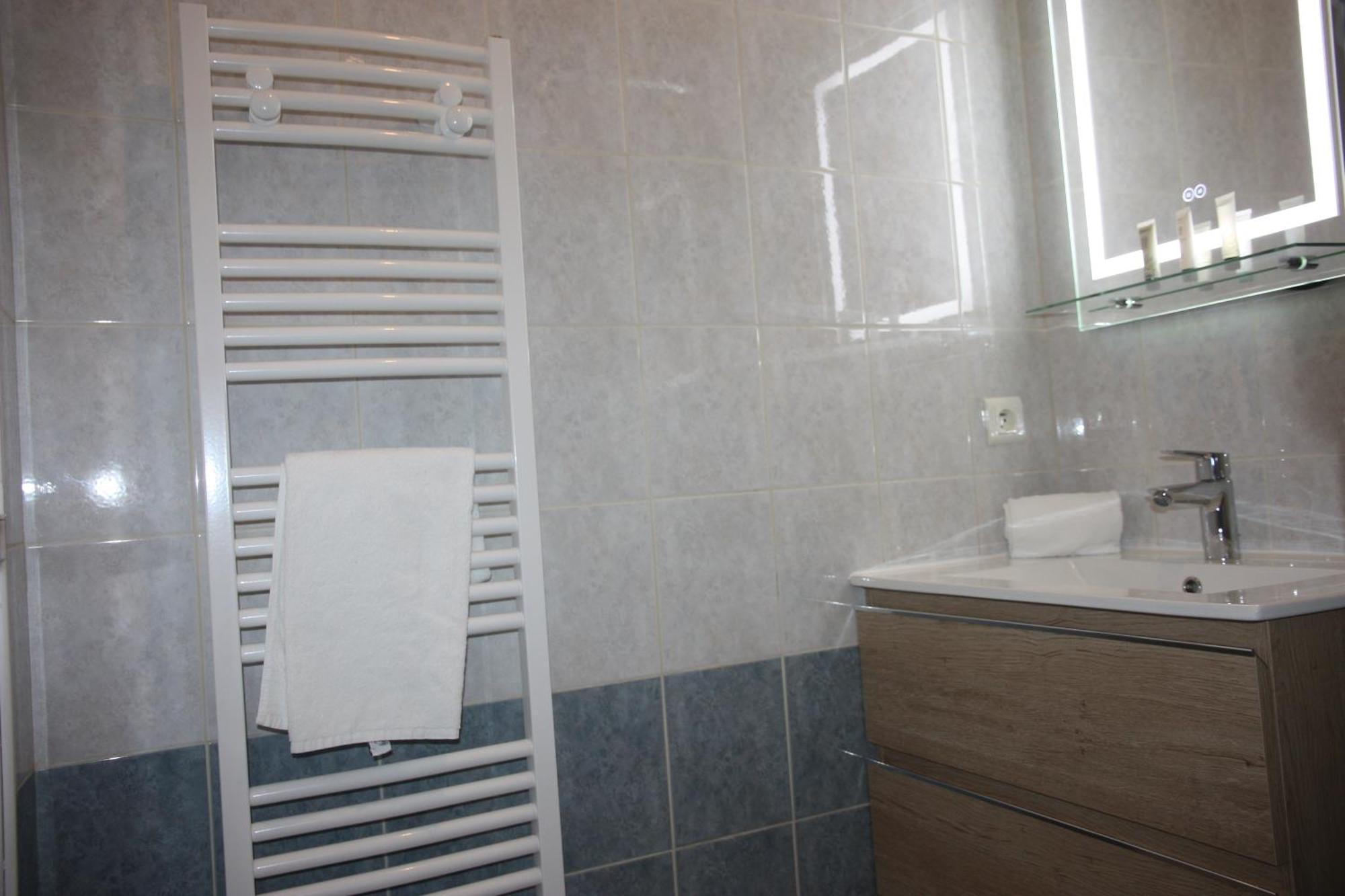 Resid'Spa Loire & Sevre - Appartement เรอเซ ภายนอก รูปภาพ
